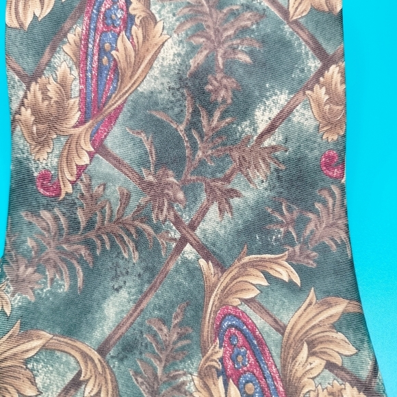 417 Van Heusen Silk Necktie Tie Vintage Filigree Green Gold Made in Mexico - Picture 2 of 7